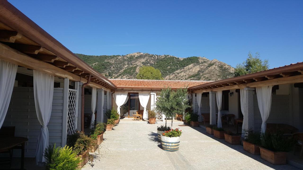 Case Vacanze Nioleo - Apartments And Pool ซินิสโกลา ภายนอก รูปภาพ